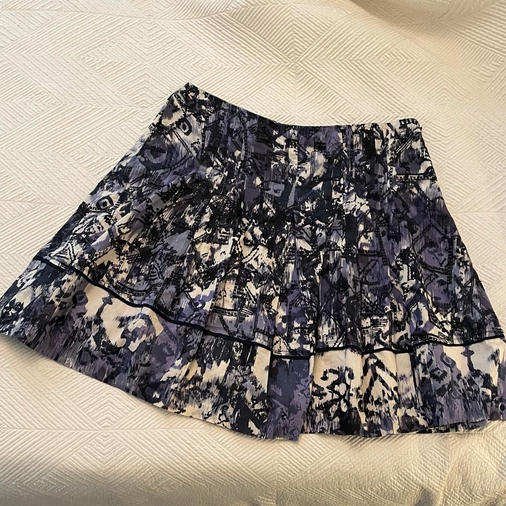 T Tahari circle embroidered skirt